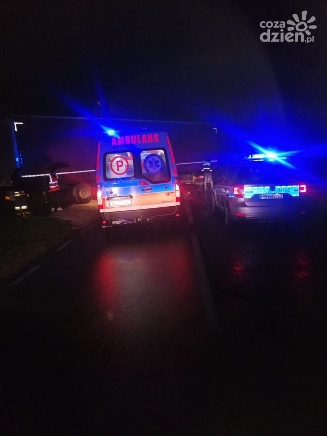 Osobówka uderzyła w tira pod Magnuszewem Osobówka uderzyła w tira pod Magnuszewem