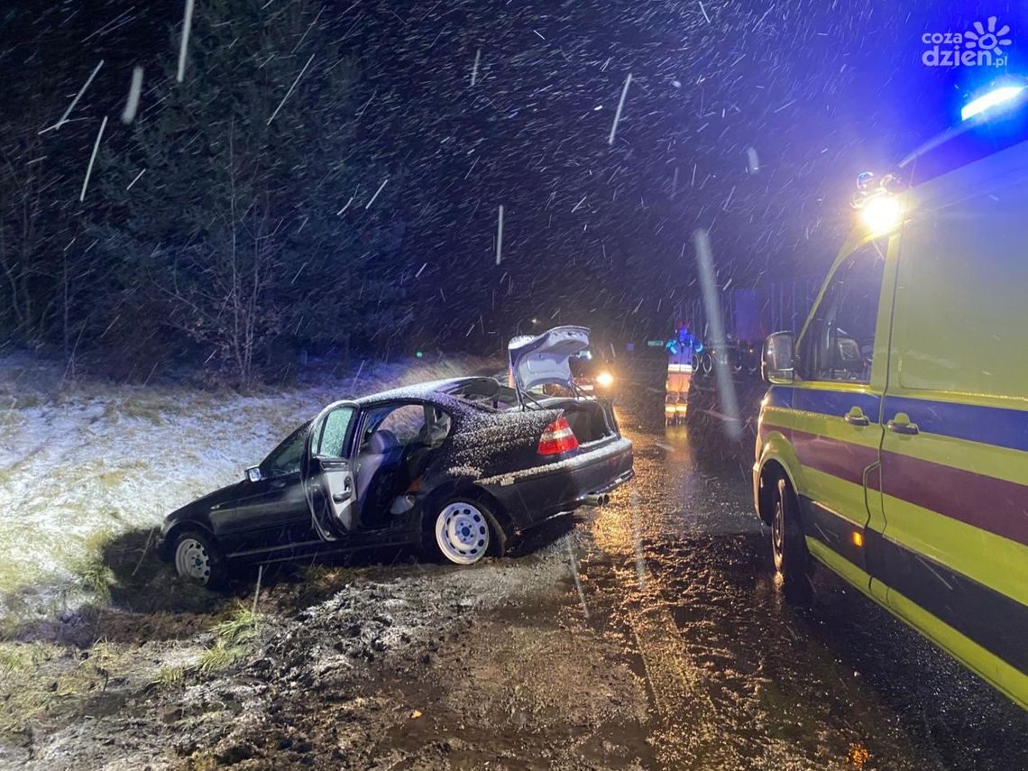 Osobówka zderzyłą się z busem Osobówka zderzyłą się z busem