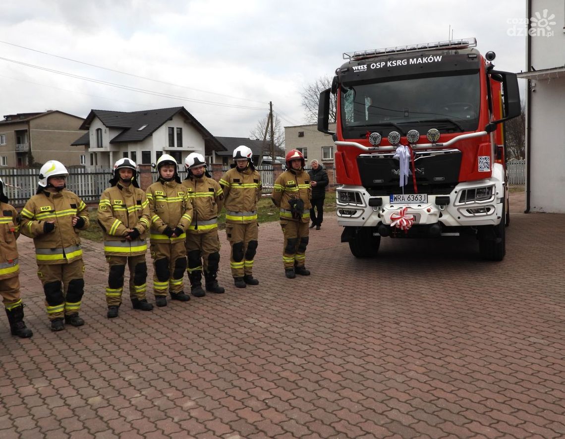 OSP w Makowie z nowym samochodem ratowniczo-gaśniczym