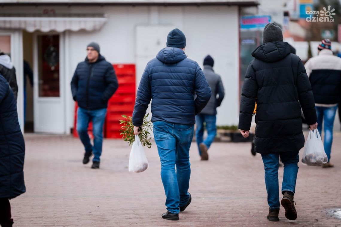 Ostatni dzwonek na noworoczne zakupy. Jutro sklepy będą zamknięte Ostatni dzwonek na noworoczne zakupy. Jutro sklepy będą zamknięte