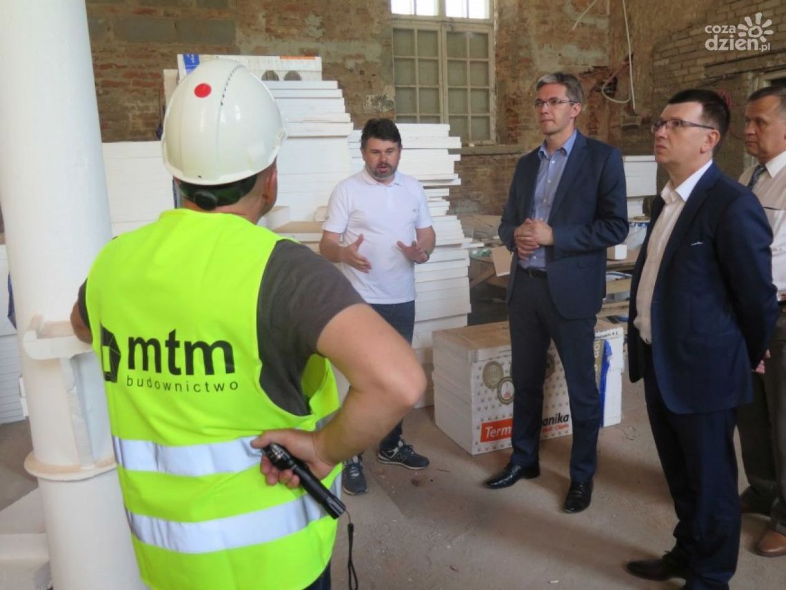 Ostrowiec Świętokrzyski. Marszałek na budowie Browaru Kultury