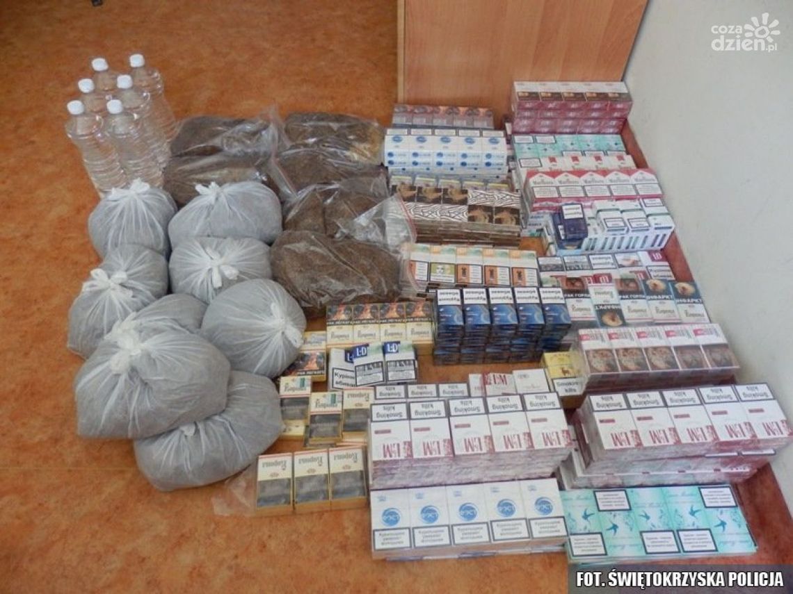 Ostrowiec Świętokrzyski. Nielegalne  papierosy i alkohol w rękach policji