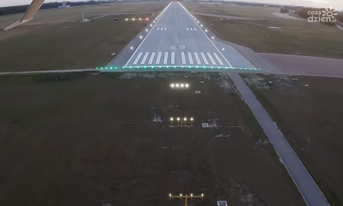 Oświetlenie nawigacyjne na lotnisku Warszawa-Radom Oświetlenie nawigacyjne na lotnisku Warszawa-Radom