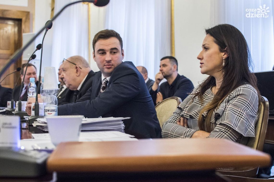 „Oszukaliście wyborców – złóżcie mandaty radnych” „Oszukaliście wyborców – złóżcie mandaty radnych”