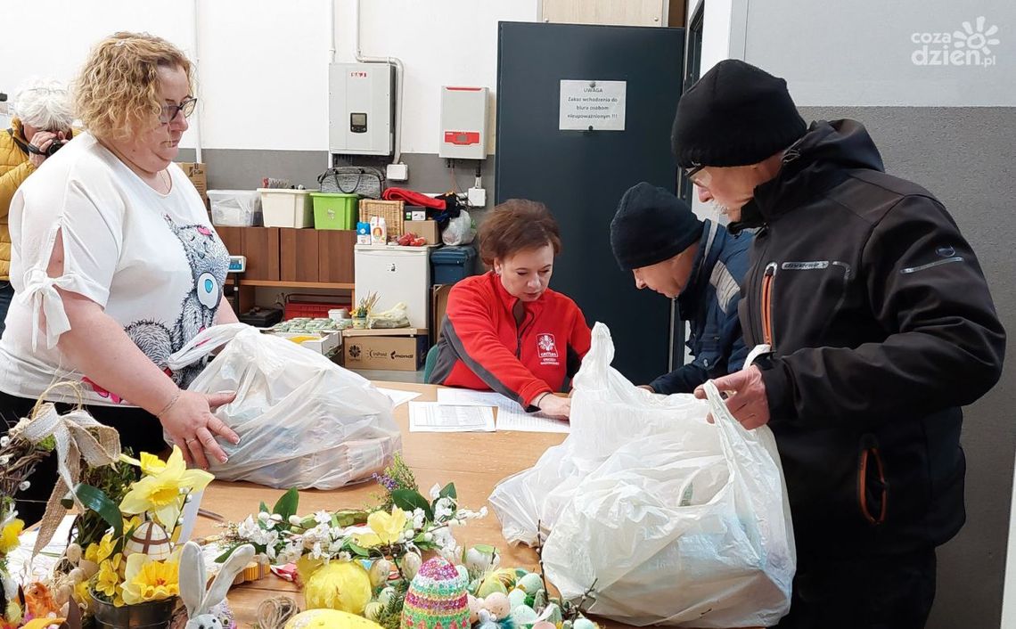 Paczki wielkanocne trafią do potrzebujących