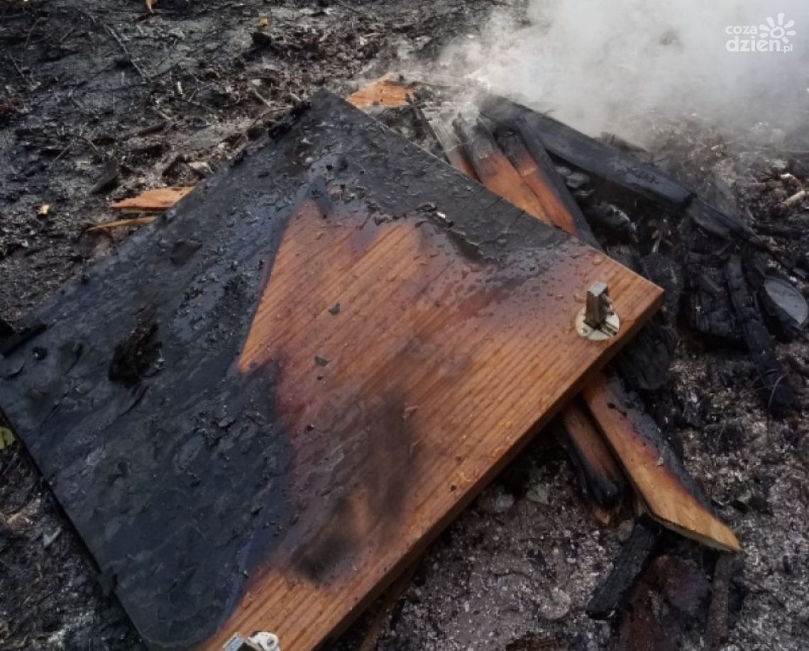 Palenie mebli nie opłaciło się Palenie mebli nie opłaciło się