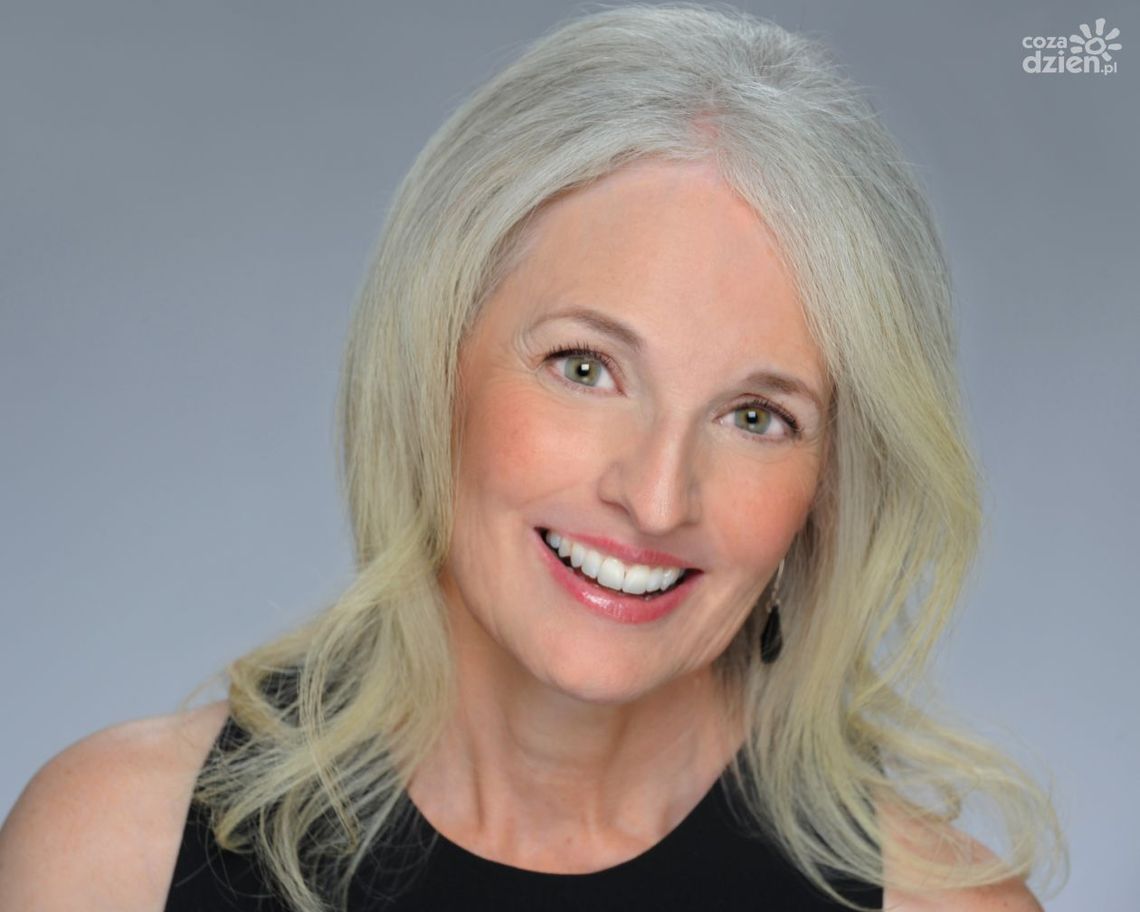 Pamela Howland w American Corner