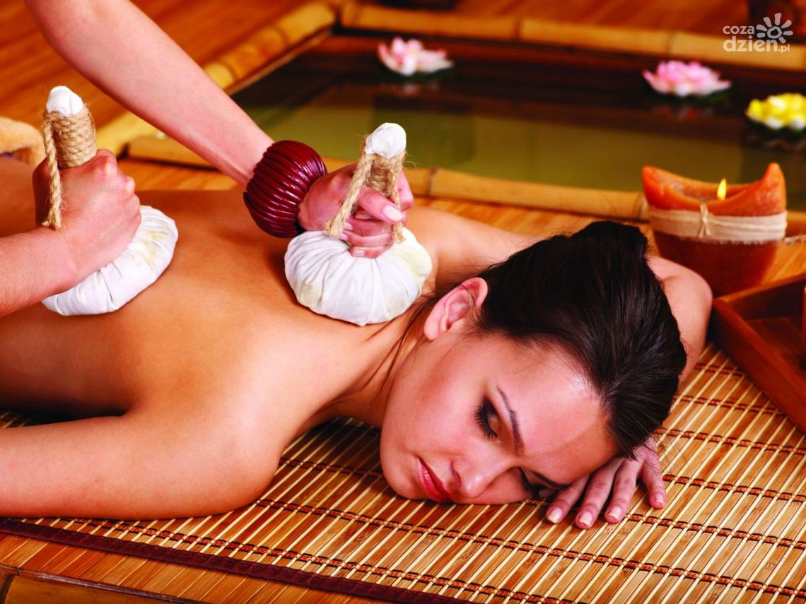 Pantai Luar, czyli masaż stemplami ziołowymi