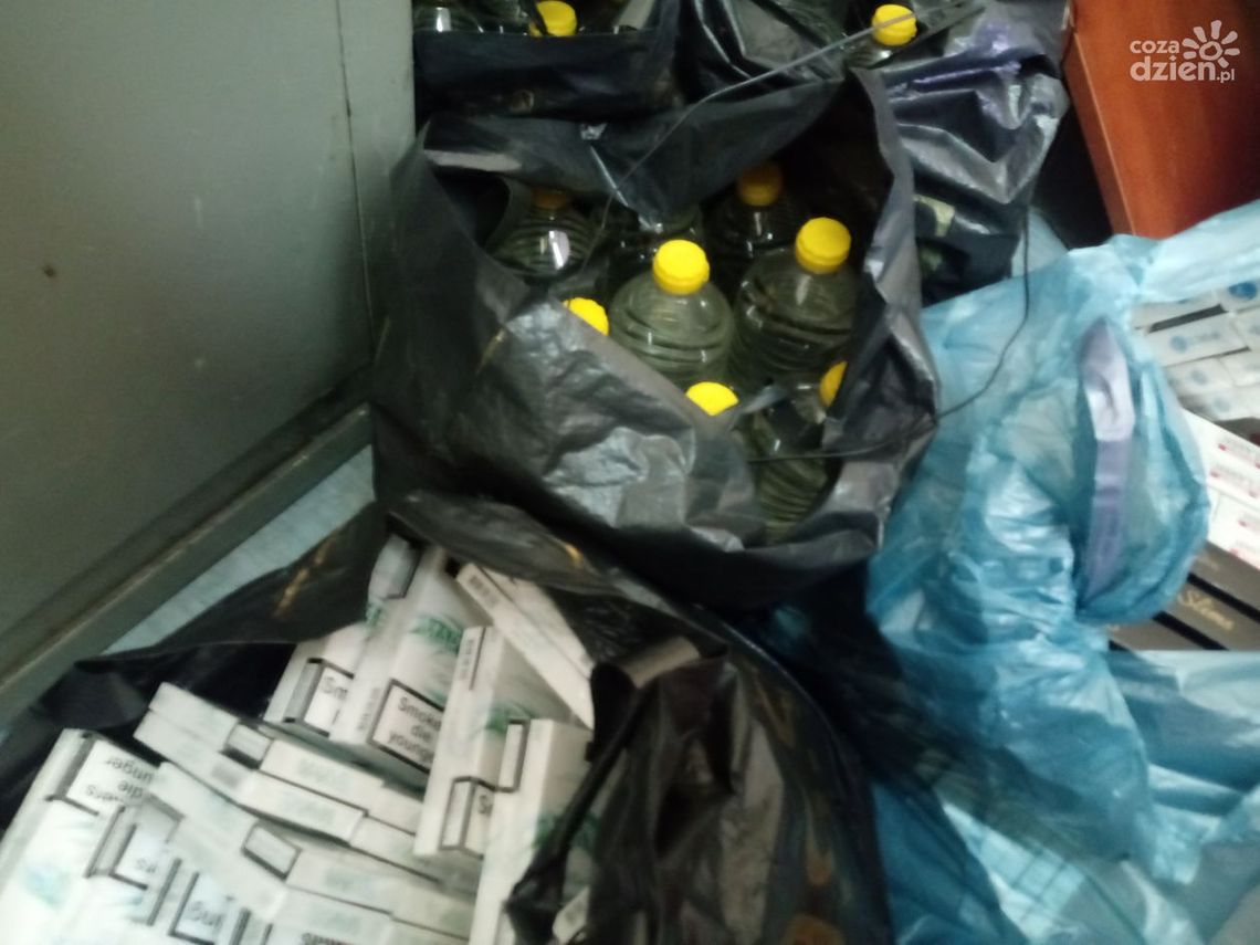 Papierosy i alkohol bez akcyzy w rękach policji Papierosy i alkohol bez akcyzy w rękach policji