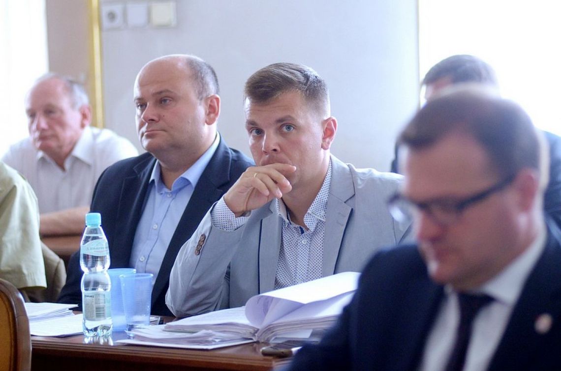 Papiery wartościowe i zarzut hipokryzji