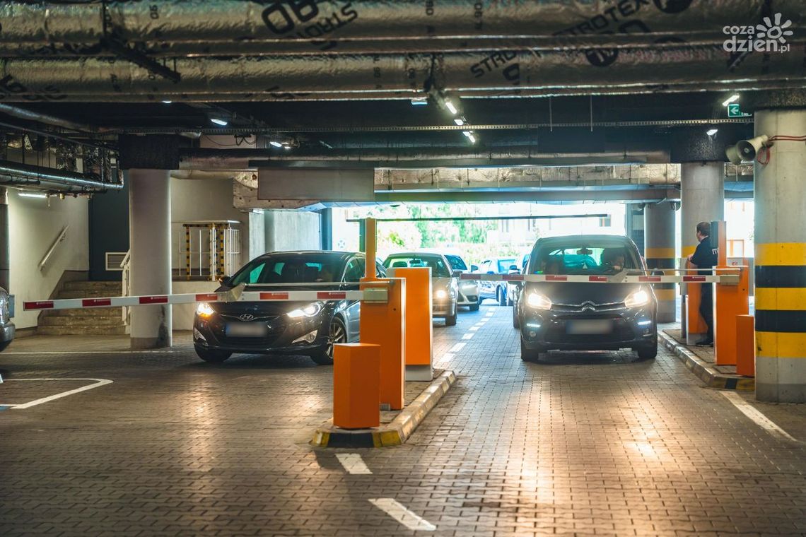 Parking przy Galerii Słonecznej już płatny. Pierwsze trzy godziny dla klientów za darmo