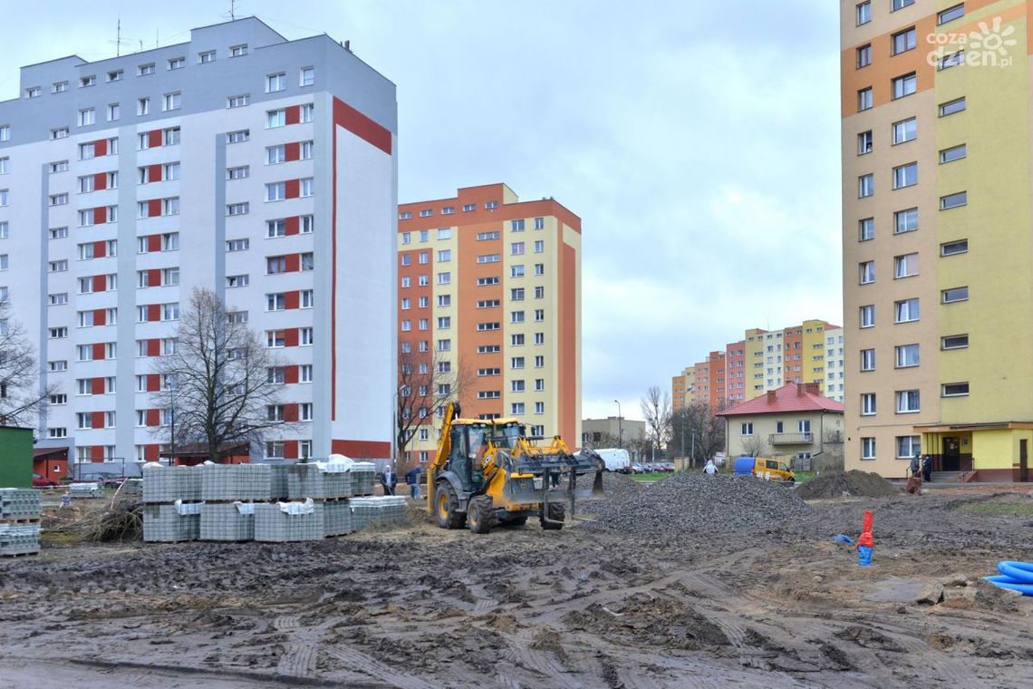 Parking przy ul. Pawiej - zdążą do soboty?