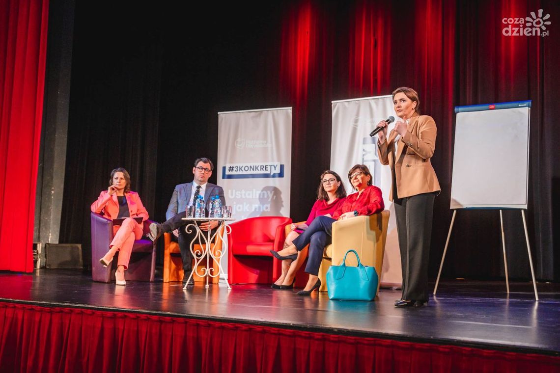 Parlamentarzyści Platformy Obywatelskiej rozmawiali z mieszkańcami Grójca Parlamentarzyści Platformy Obywatelskiej rozmawiali z mieszkańcami Grójca