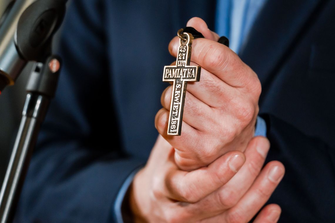 Patriotyczna wystawa w "Malczewskim". "Kiedyś za te pamiątki można było trafić do więzienia"