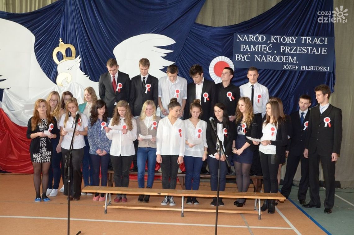 Patriotyczne śpiewanie w VIII LO