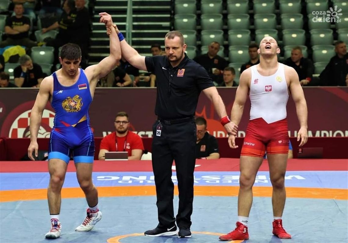 Patryk Bednarz i Arkadiusz Kułynycz poza mistrzostwami. Zadecydowały pierwsze walki