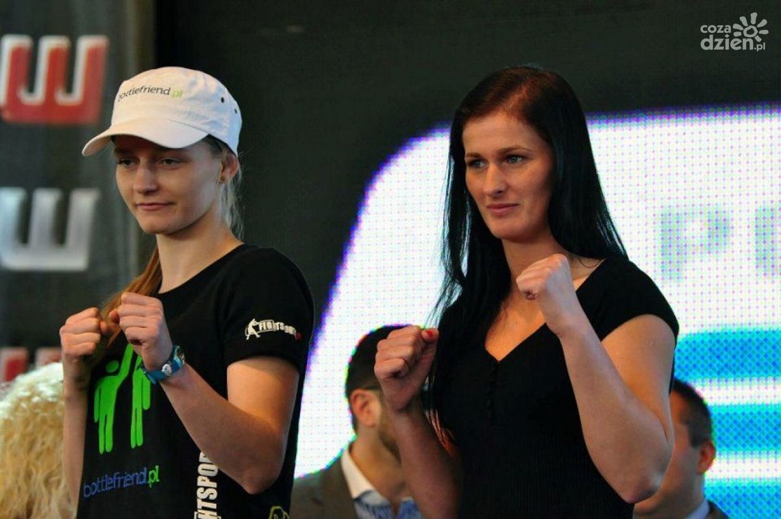 Paulina Suska na prezentacji przed KSW 19