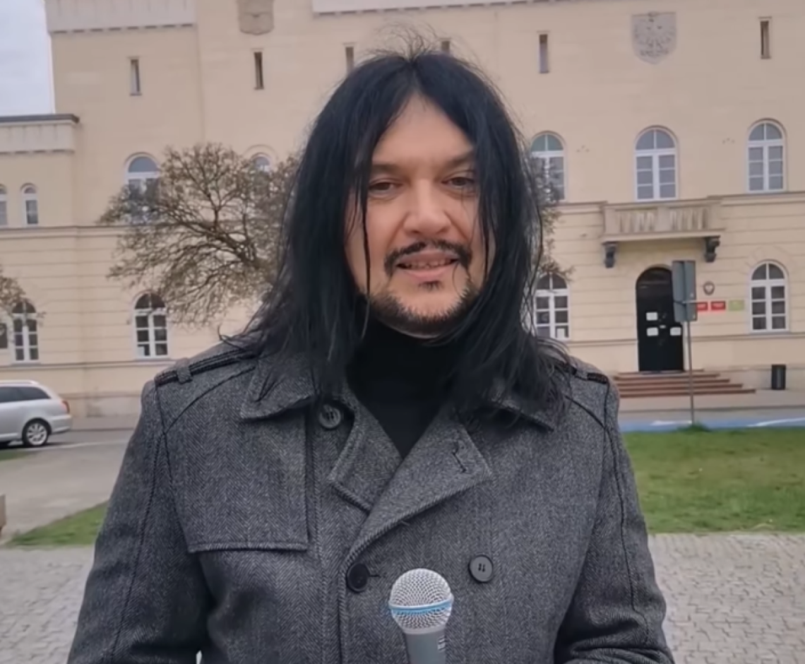 Paweł Mosiołek nagrał piosenkę o imigrantach i prezydencie Radomia