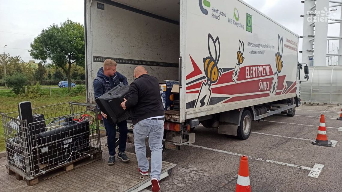 Październikowy cykl zbiórek elektrośmieci Październikowy cykl zbiórek elektrośmieci