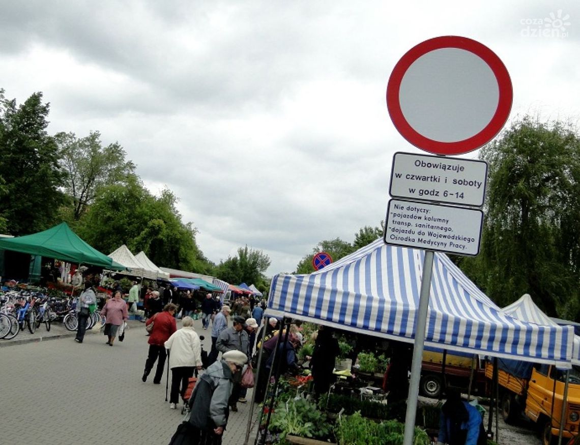 Pchli targ uratowany!