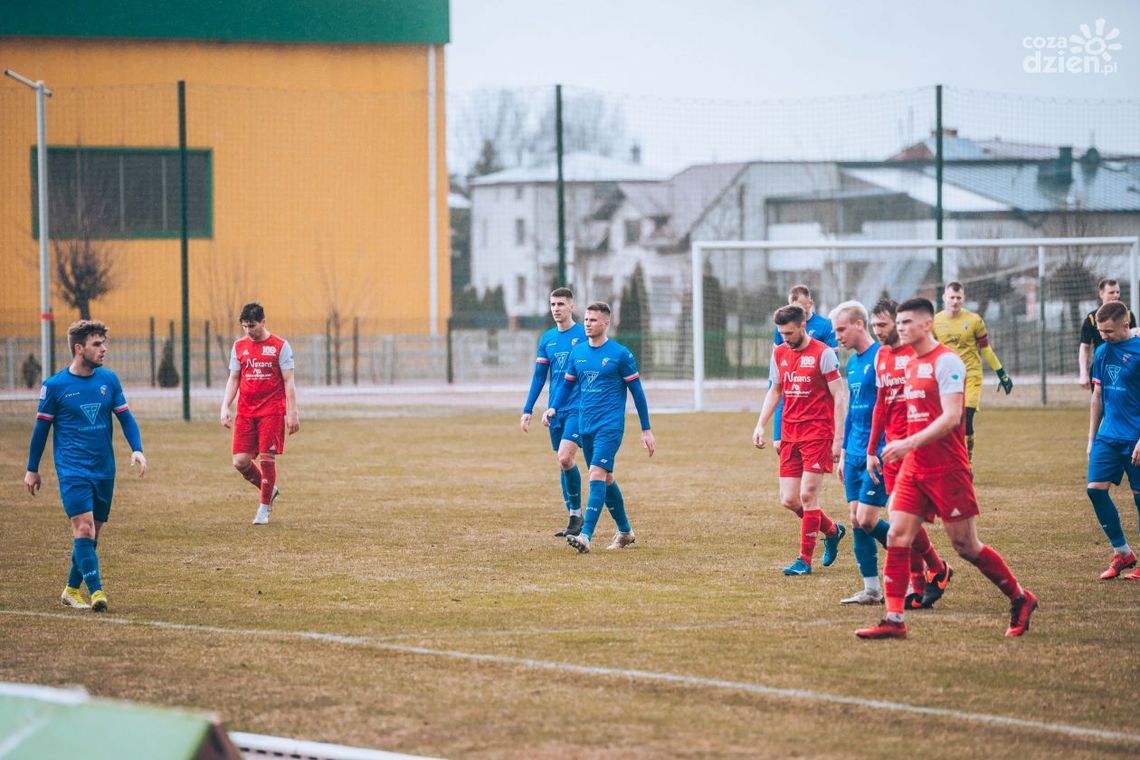 Pelikan Łowicz wykorzystał szansę i pokonał mocno osłabioną kadrowo Pilicę Białobrzegi