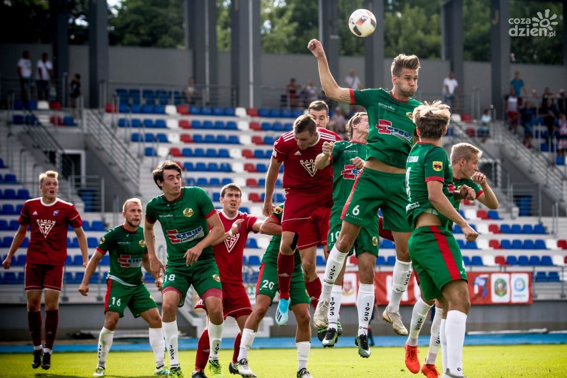 Pelikan znalazł sposób na Broń. Łowiczanie triumfowali w Radomiu