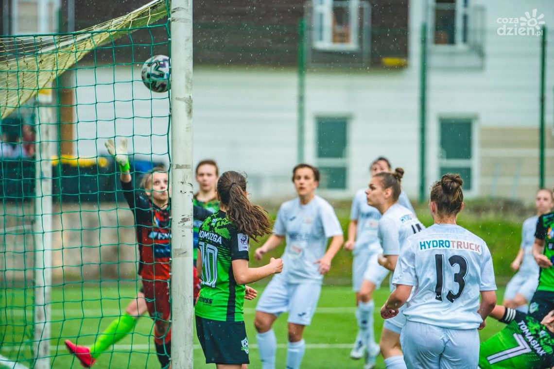 Pewny triumf piłkarek HydroTrucku