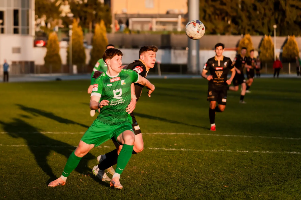 Piąta porażka z rzędu. Świt dobił Broń w ważnym meczu