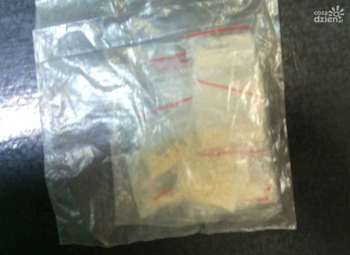 Pięć osób zatrzymanych za handel narkotykami Pięć osób zatrzymanych za handel narkotykami