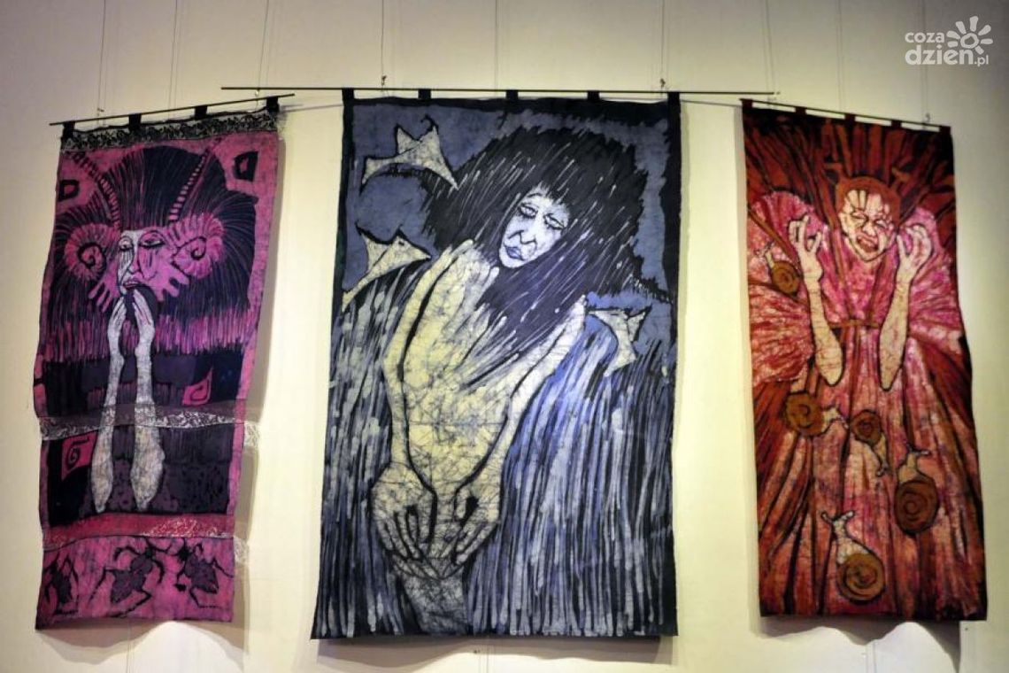 Piękne tkaniny malowane woskiem Piękne tkaniny malowane woskiem