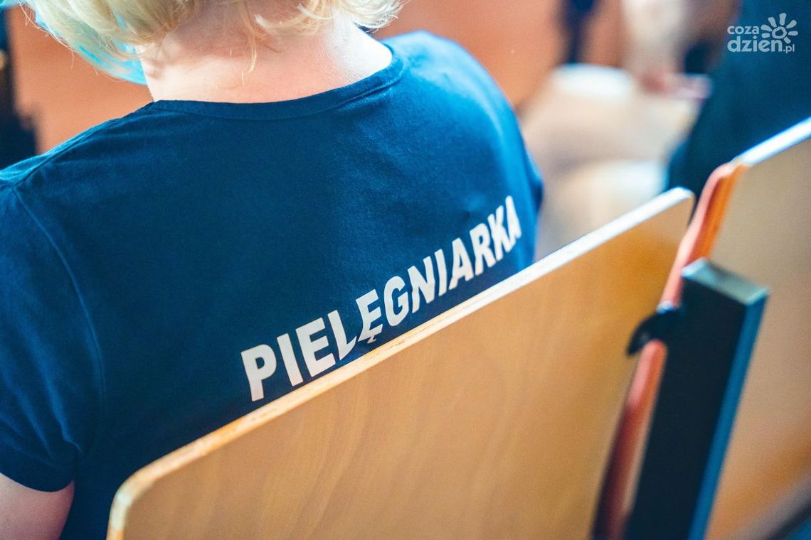 Pielęgniarki oburzone wpisem założyciela „Widzialnej ręki”