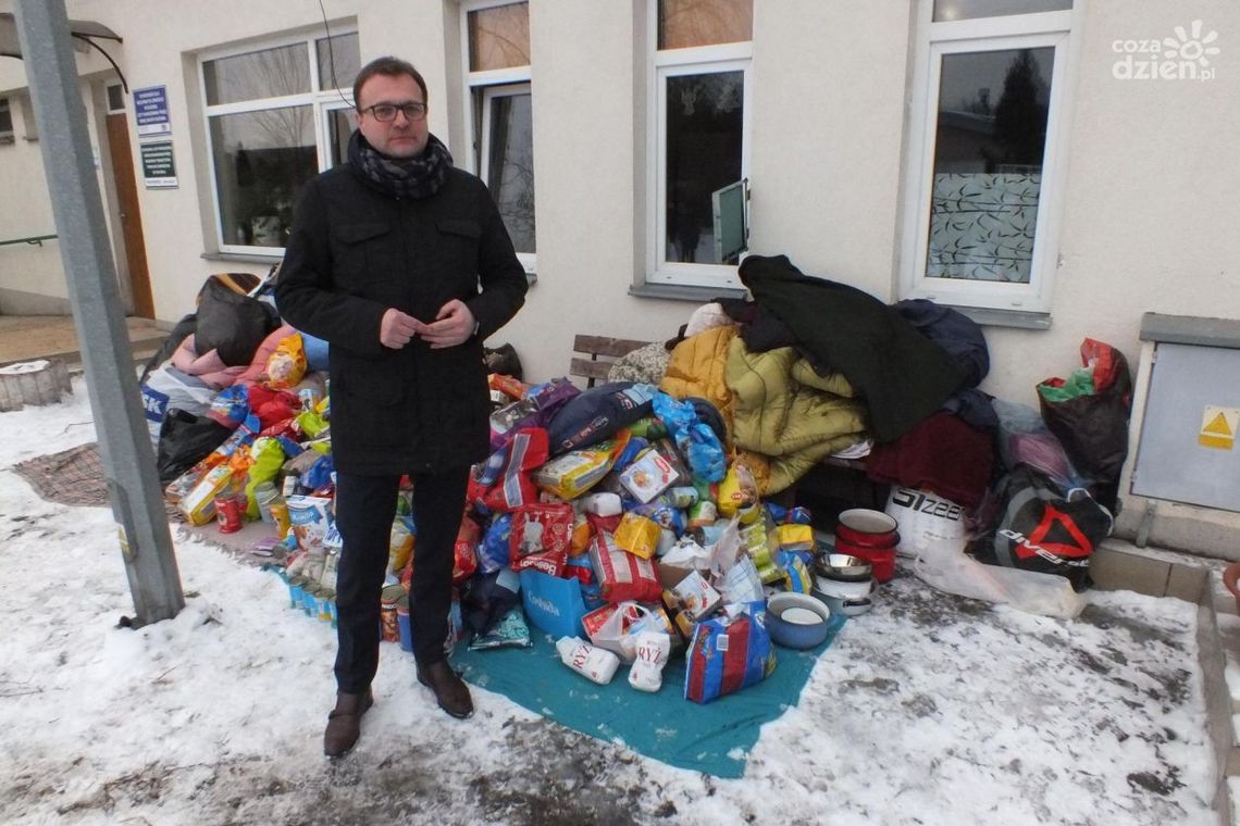 Pieniądze i karma dla schroniska