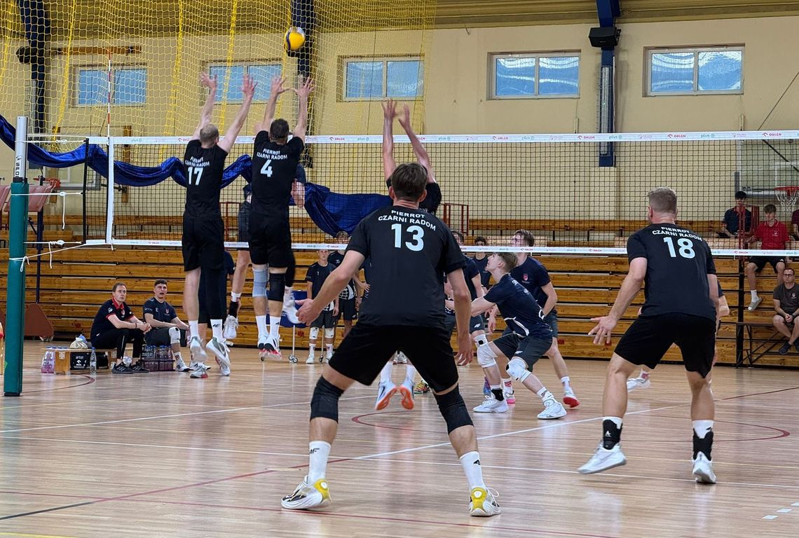 Pierrot Czarni po pierwszym sparingu. Radomianie pokonali SMS PZPS Spała