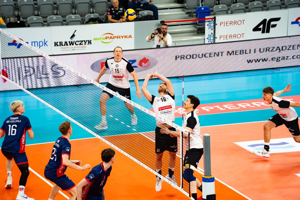 Pierrot Czarni Radom pokonali u siebie uczniów ze Spały Pierrot Czarni Radom pokonali u siebie uczniów ze Spały