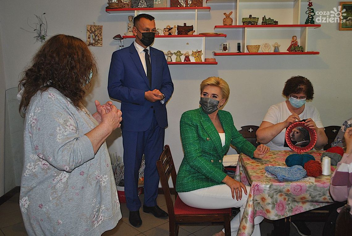 Pierwsza Dama odwiedziła Warsztaty Terapii Zajęciowej pod Białobrzegami