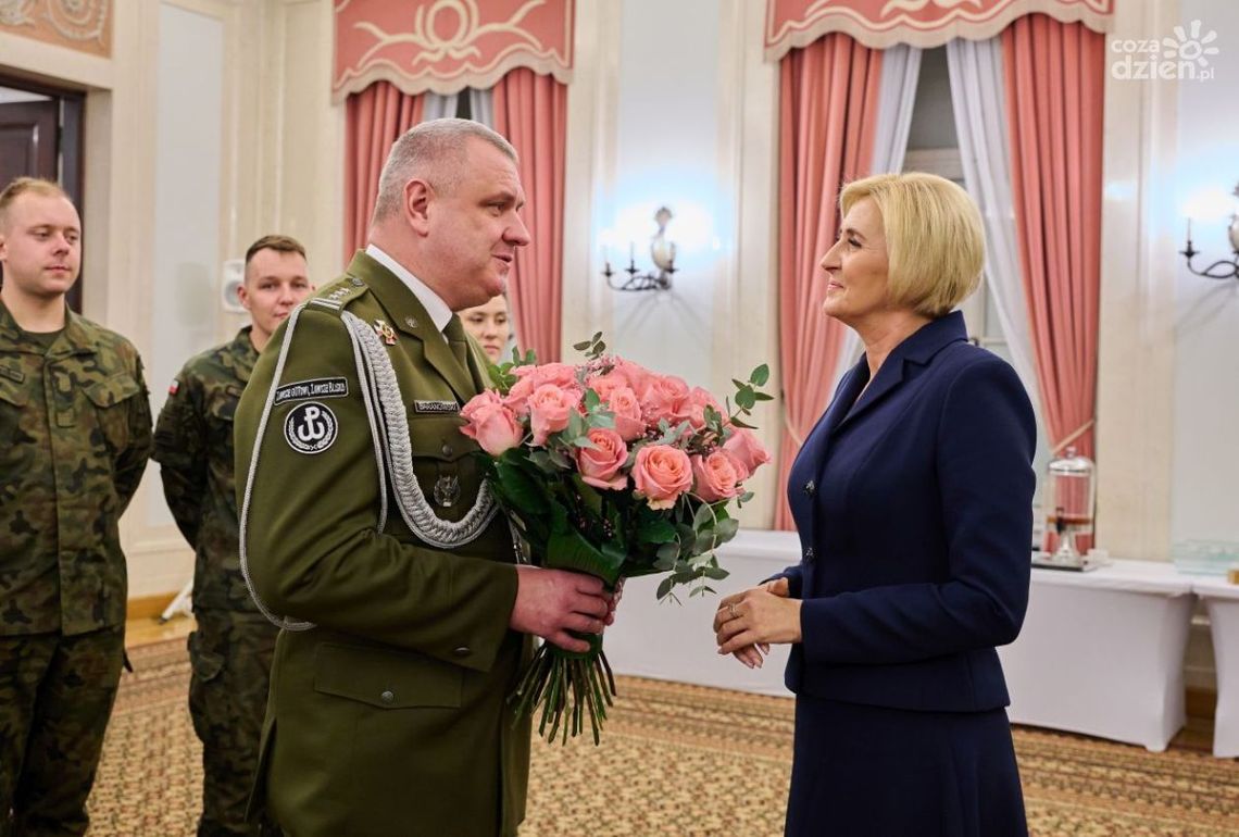 Pierwsza Dama spotkała się z żołnierzami Ośrodka Reprezentacyjnego Wojsk Obrony Terytorialnej Pierwsza Dama spotkała się z żołnierzami Ośrodka Reprezentacyjnego Wojsk Obrony Terytorialnej