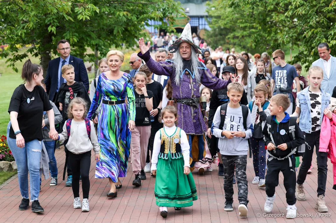 Pierwsza Dama w Magicznych Ogrodach 