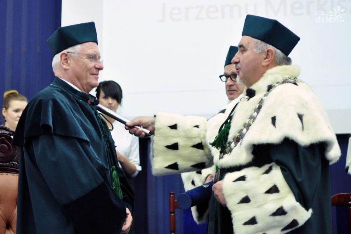 Pierwszy doktorat honoris causa UTH