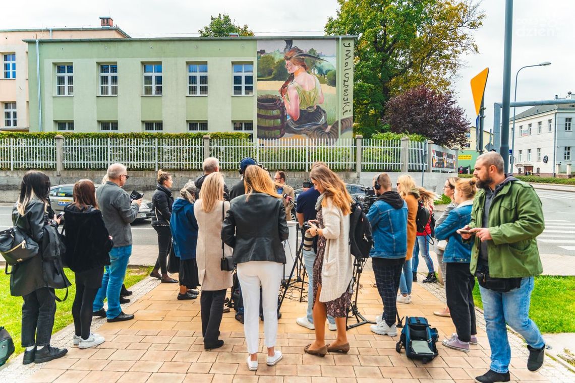 Pierwszy mural z obrazem Malczewskiego już gotowy
