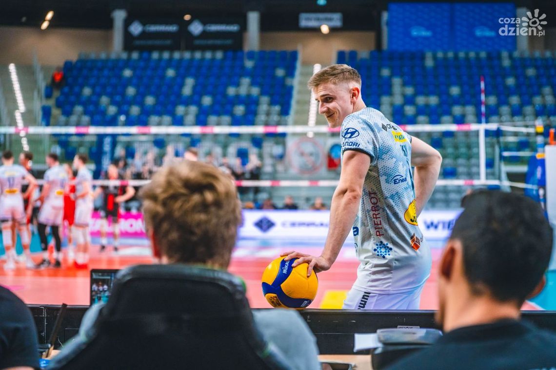 Pierwszy ruch kadrowy w Czarnych. Paweł Rusin zostaje w zespole Pierwszy ruch kadrowy w Czarnych. Paweł Rusin zostaje w zespole