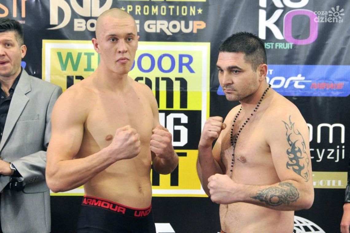 Pięściarze już po oficjalnym ważeniu. W niedzielę gala