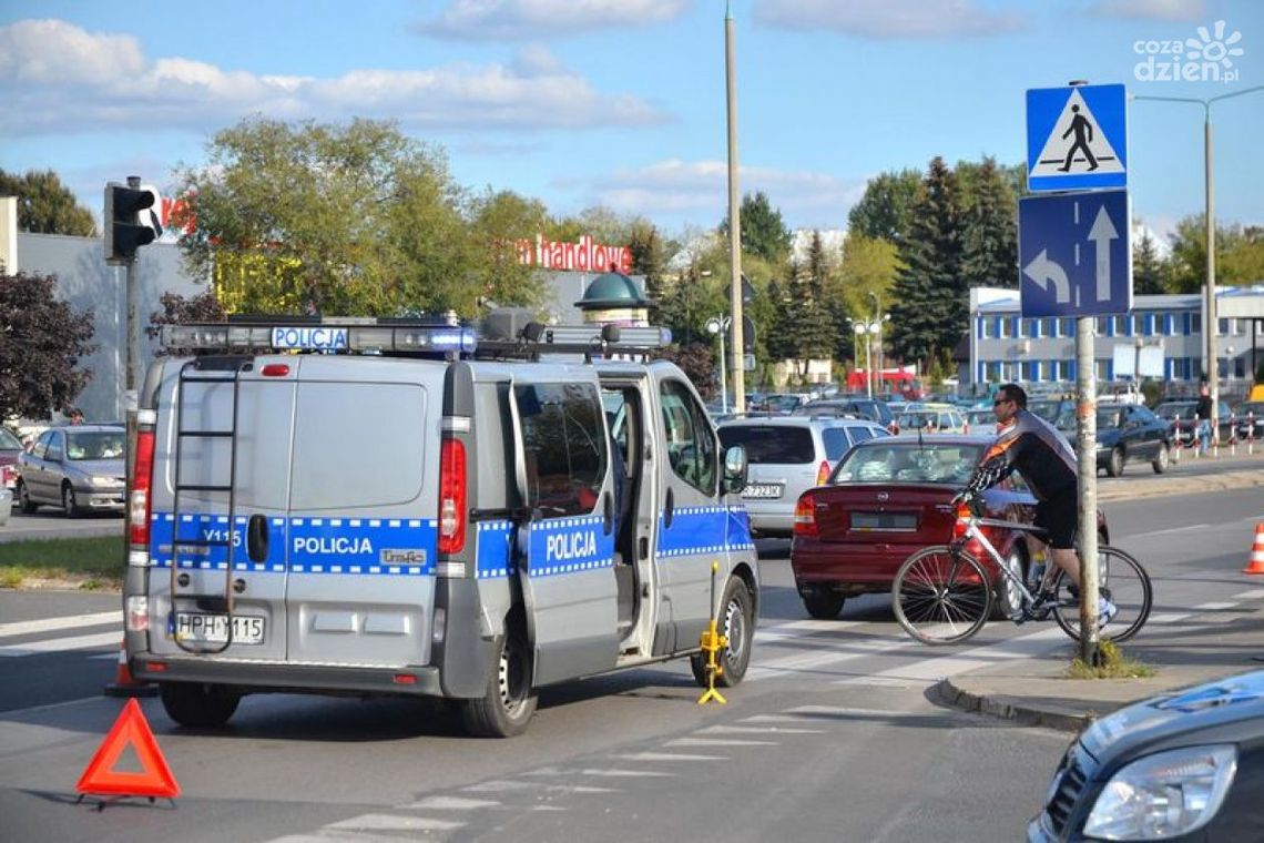 Piesi pod kołami samochodów