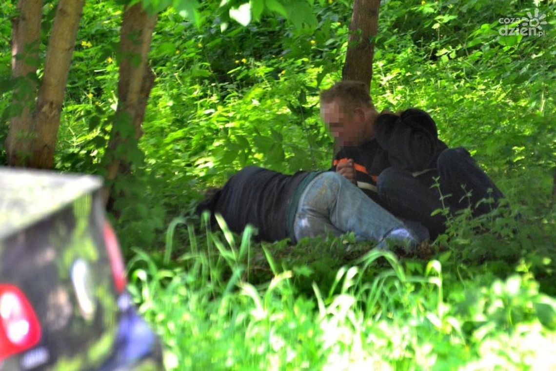 Piją na umór, a później śpią, gdzie popadnie Piją na umór, a później śpią, gdzie popadnie