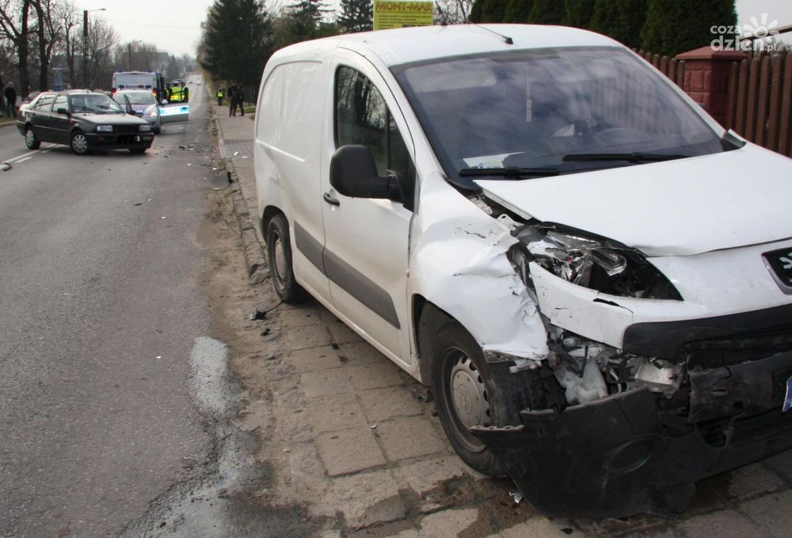 Pijany demolował samochody! Pijany demolował samochody!