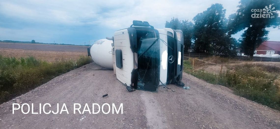 Pijany kierowca wjechał ciężarówką do rowu Pijany kierowca wjechał ciężarówką do rowu