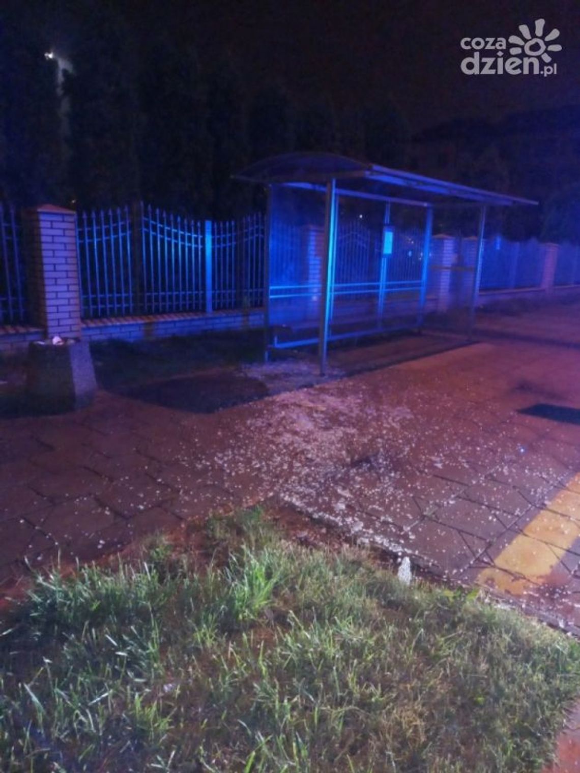 Pijany zniszczył wiatę przy ul. Rapackiego