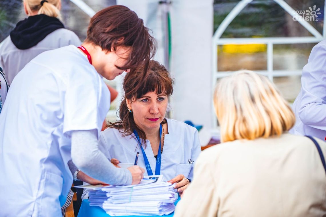 Piknik zdrowia na placu i akcja zbiórki krwi 