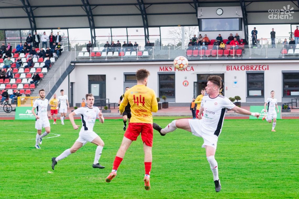 Pilica Białobrzegi grając w ósemkę doprowadziła do karnych! W nich lepsza Legia II Warszawa