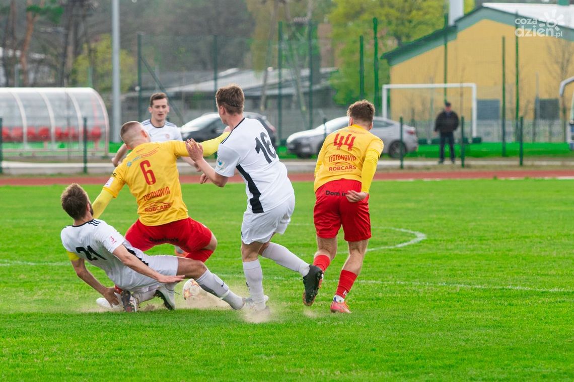 Pilica Białobrzegi nie wykorzystała szansy i przegrała u siebie z Błonianką Błonie Pilica Białobrzegi nie wykorzystała szansy i przegrała u siebie z Błonianką Błonie
