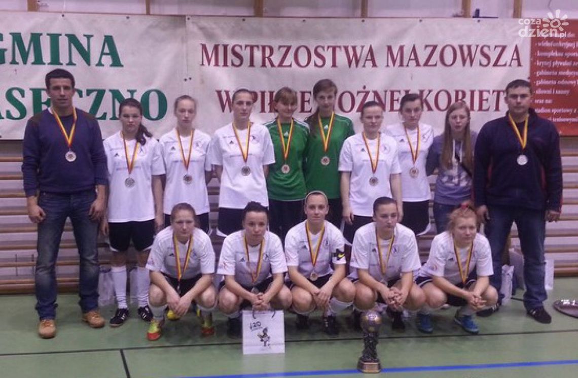 Piłkarki Czwórki drugie na Mazowszu